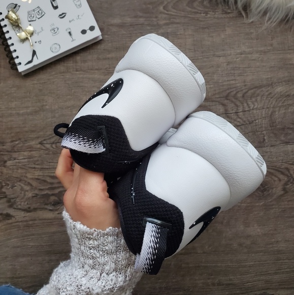 NEW Nike Zoom Rev II - Picture 8 of 8